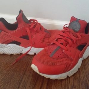 Varsity red Nike Air Huarache